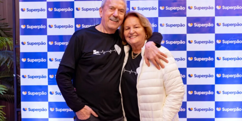 À esquerda Getúlio Hyczy, fundador do Grupo Superpão