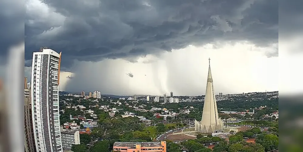 Alertas para chuvas fortes aconteceram na tarde desta quinta-feira (30)