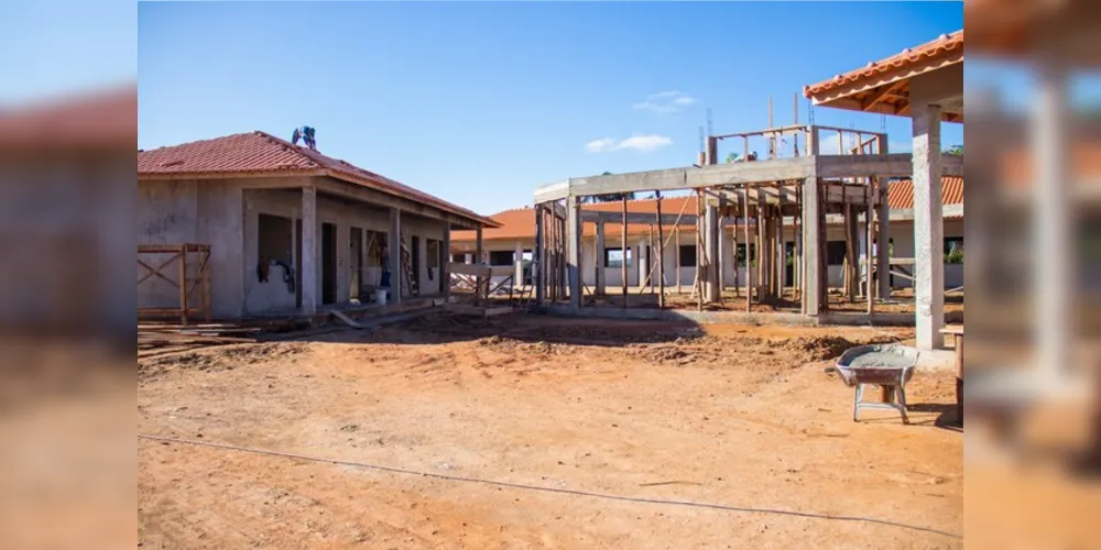 A construção da nova sede da Pré-Escola Aquarela, que já passou por vários imóveis no município, está em ritmo acelerado