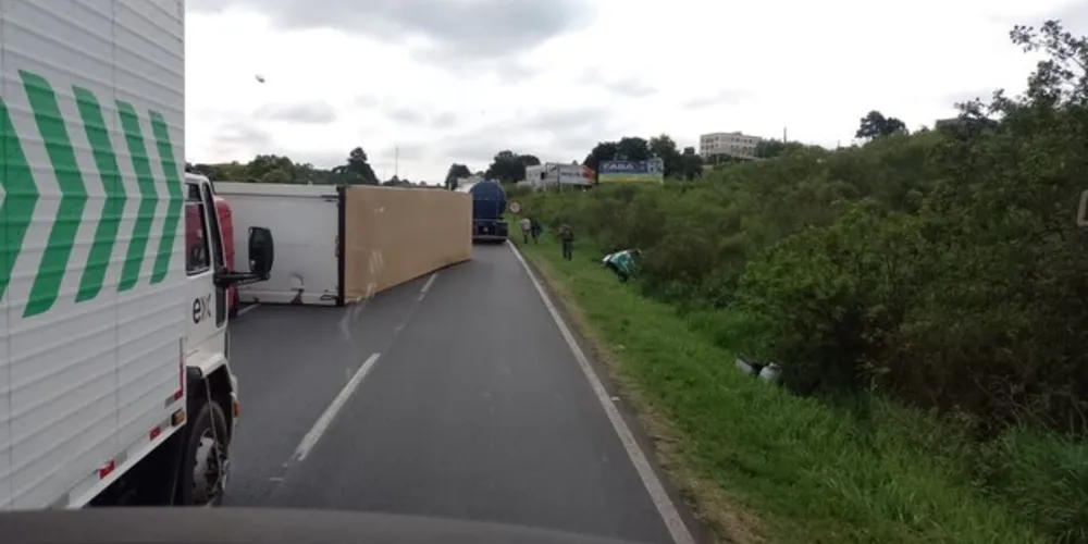 Tombamento aconteceu no início da tarde desta sexta-feira (29)