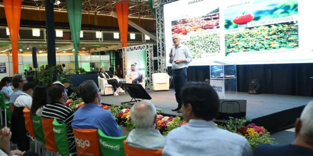 O evento é voltado para o agronegócio, com a realização de palestras técnicas que ocorrem simultaneamente nos cinco auditórios da Arena Transforma Agro