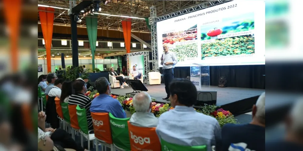 O evento é voltado para o agronegócio, com a realização de palestras técnicas que ocorrem simultaneamente nos cinco auditórios da Arena Transforma Agro