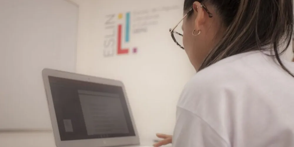 As inscrições podem ser realizadas no site da Escola de Línguas