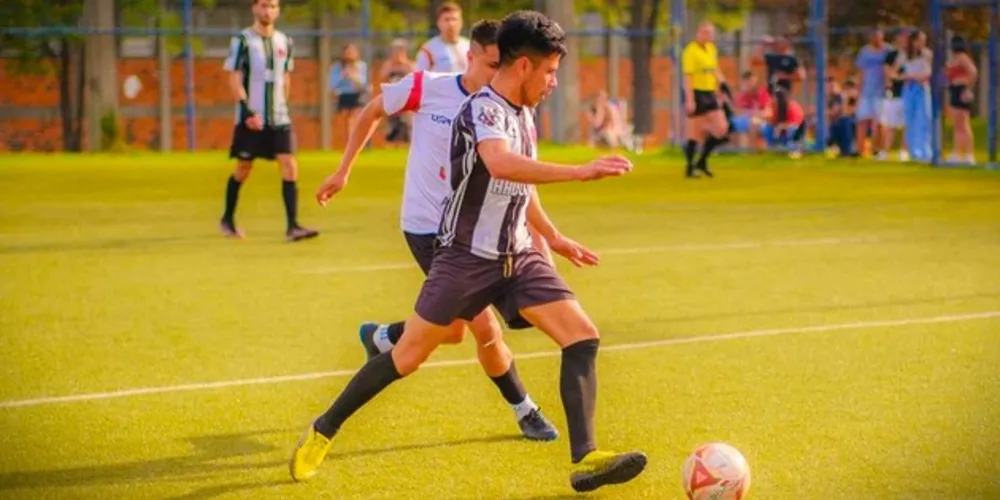 Escolinha de futebol é para adolescentes de 12 a 17 anos