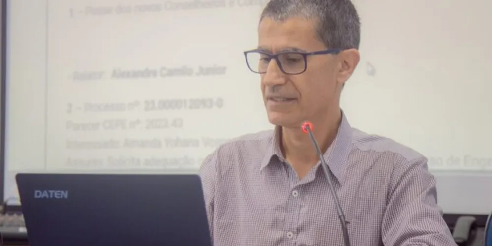 Reitor em exercício, Ivo Mottin Demiate convidou os alunos para a conversa