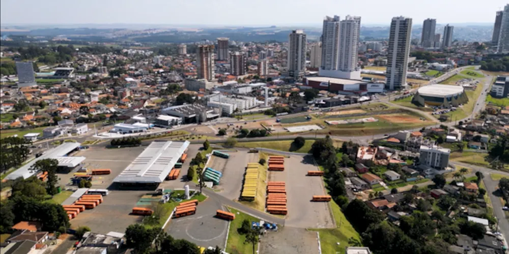 Garagem da Viação Campos Gerais, na região de Oficinas