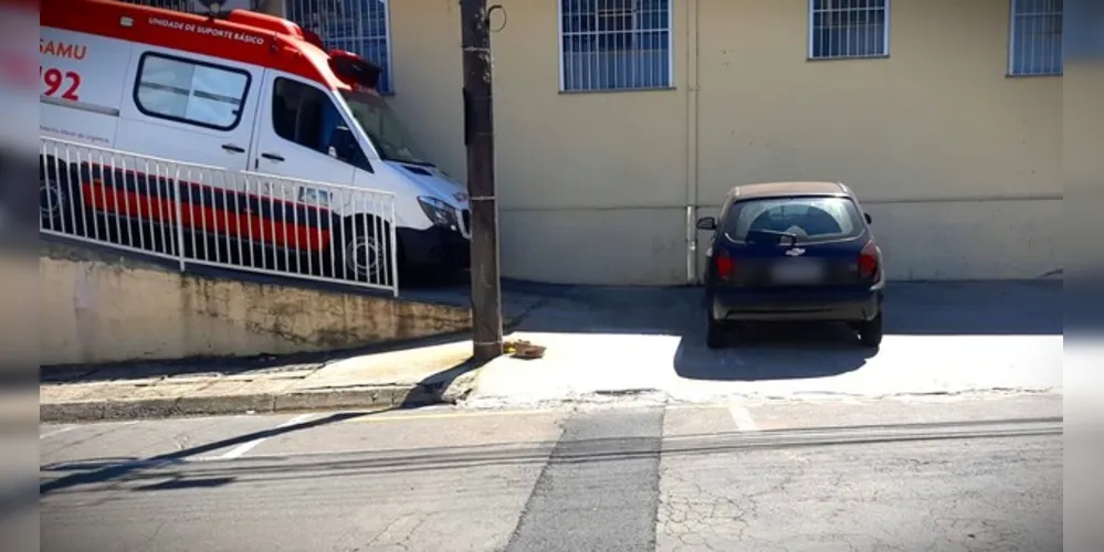 Carro teria estacionado em local proibido