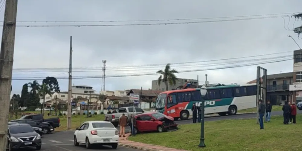 Colisão foi na esquina com a avenida Visconde do Rio Branco