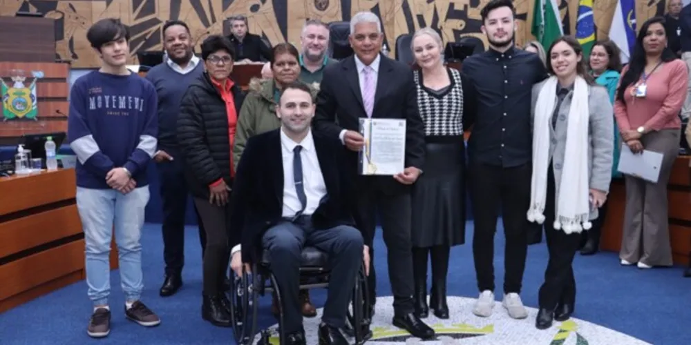 Há 32 anos no rádio, Cesar é figura conhecida em todos os Campos Gerais; Atualmente, ele é assessor do gabinete da prefeita Elizabeth