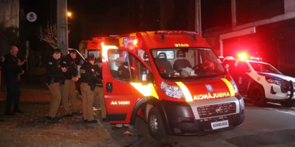 Homem é ferido com golpes de faca em frente a um bar no centro de PG