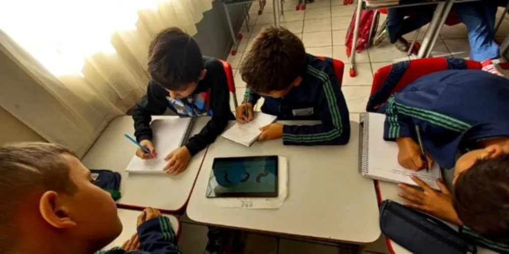 Vídeo, pesquisa, interpretação, leitura e escrita ocorreram durante dinâmica em sala de aula