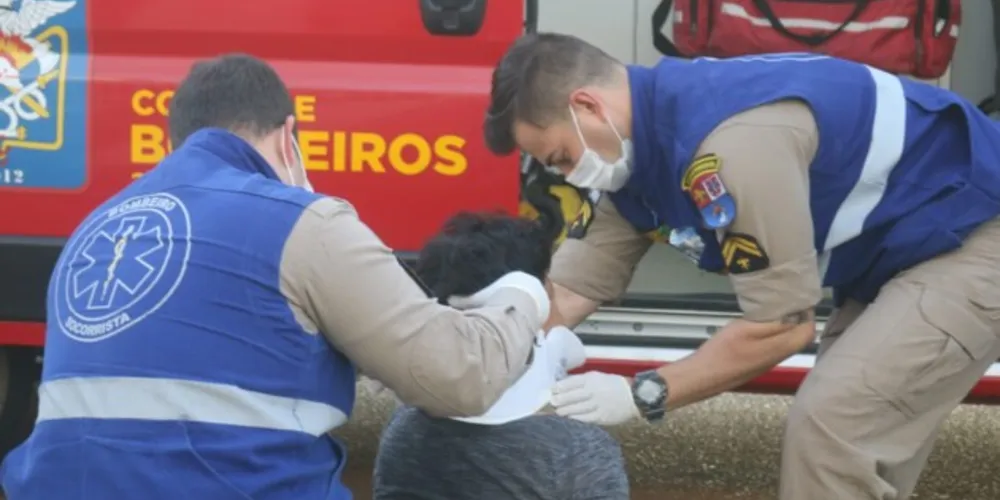 A situação ocorreu na esquina entre as ruas Leonel Brizola e Reverendo Oziel de Freitas, no Jardim Guarujá