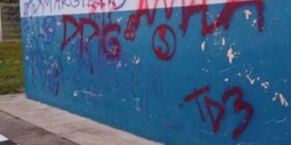 Estragos foram causados na madrugada desta terça