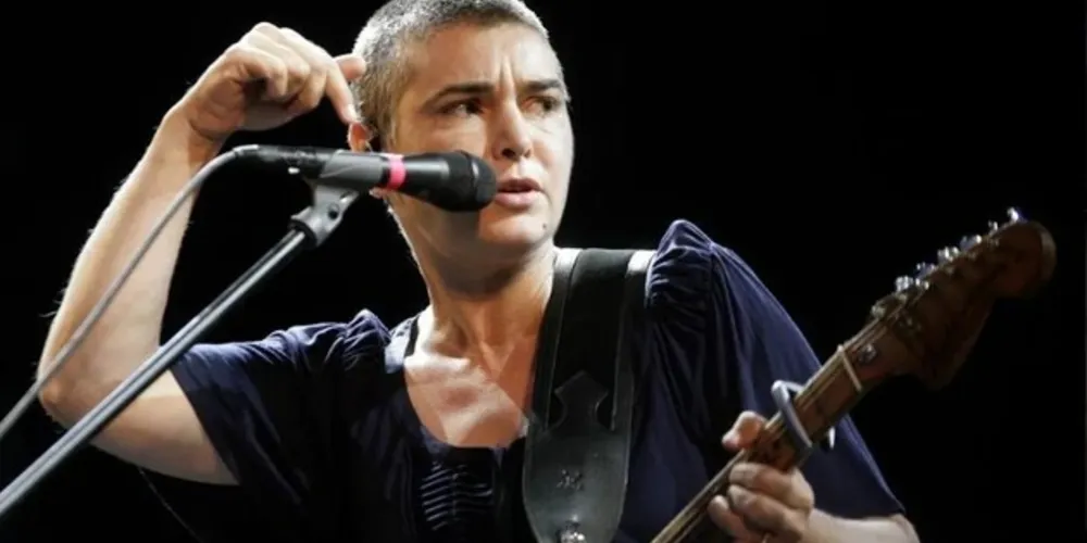 Sinéad O’Connor ficou conhecida em todo o mundo ao produzir uma versão para a balada Nothing Compares 2 U