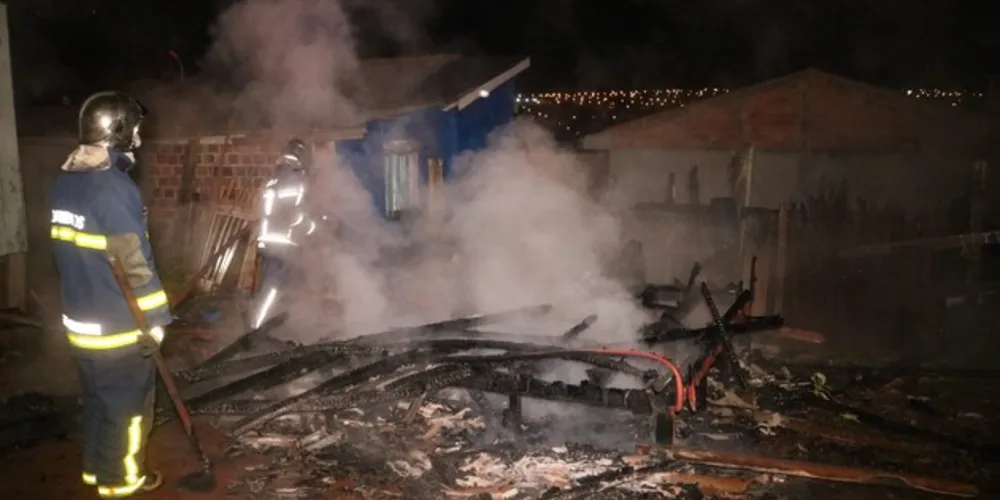 Fogo começou por volta da 1 hora da manhã