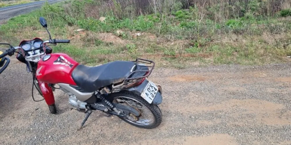 Moto Honda CG Titan colidiu com um Renault Logan