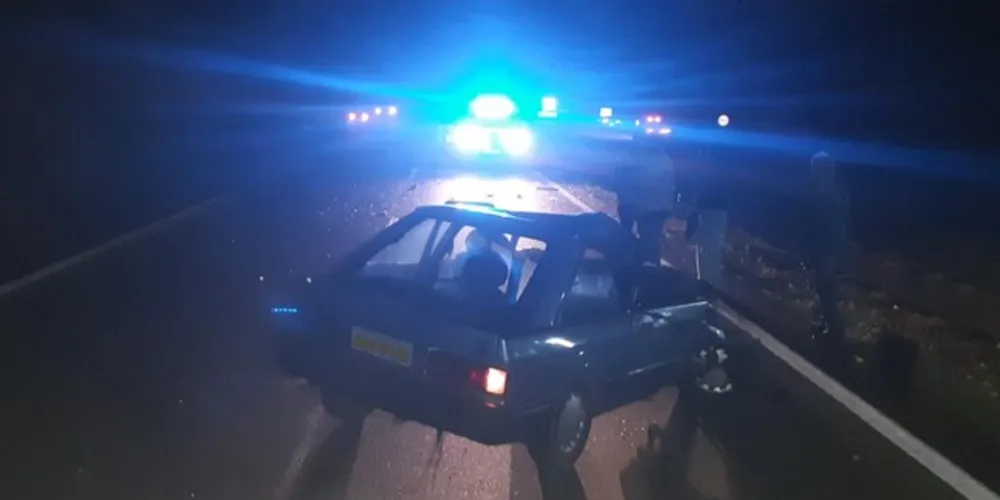 Colisão foi por volta das 21 horas do sábado (29)