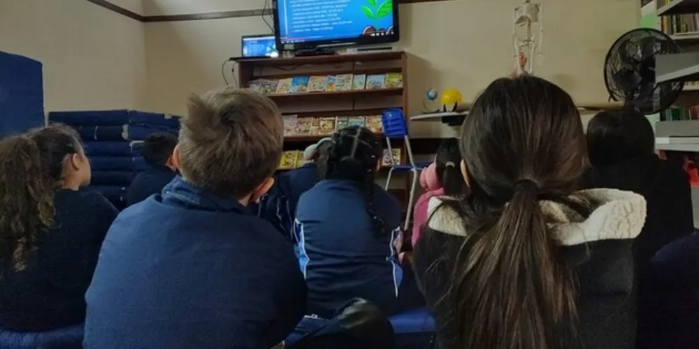 Através das videoaulas, os alunos conseguiram se aprofundar na temática desenvolvida em sala e realizaram sugestões de atividades presentes no conteúdo do projeto Vamos Ler