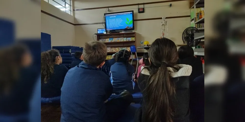 Através das videoaulas, os alunos conseguiram se aprofundar na temática desenvolvida em sala e realizaram sugestões de atividades presentes no conteúdo do projeto Vamos Ler