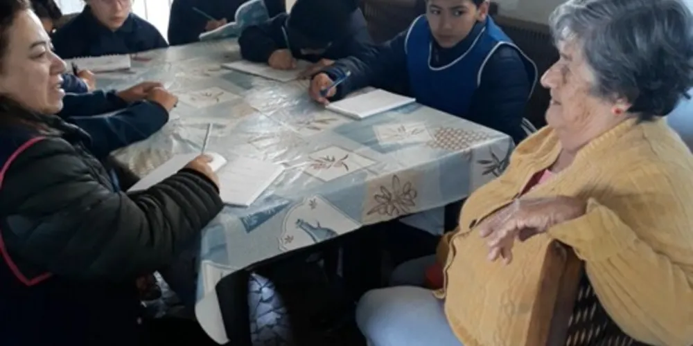 A entrevista serviu para os alunos adquirirem conhecimentos sobre a escola que frequentam