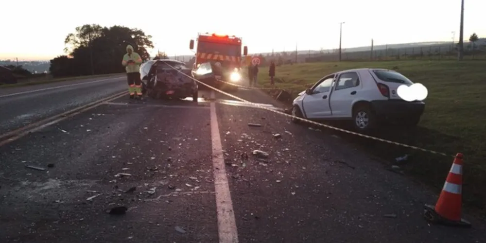 Colisão aconteceu nesta madrugada, na PR-151