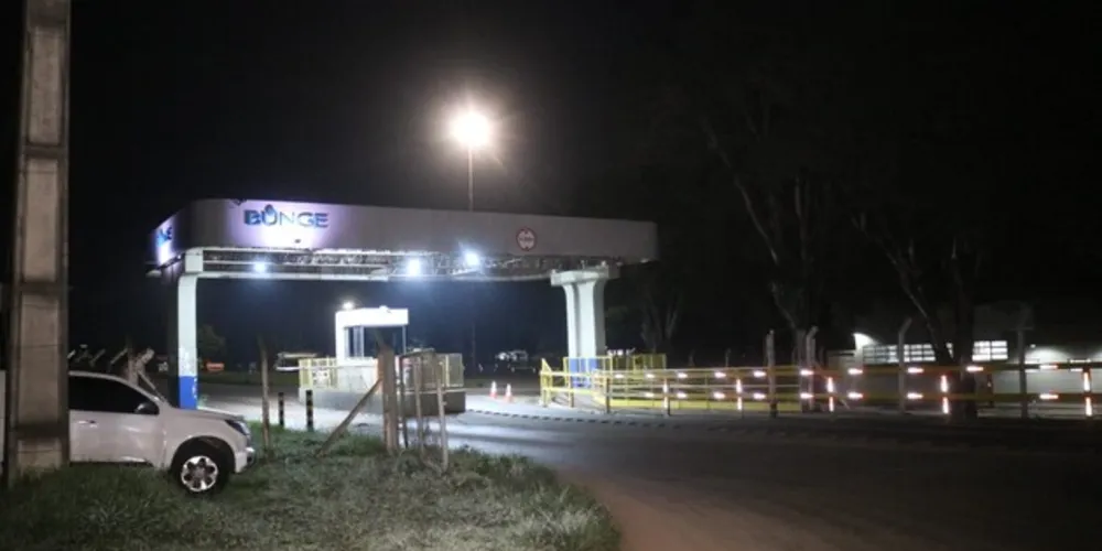 Incêndio foi registrado na madrugada deste domingo