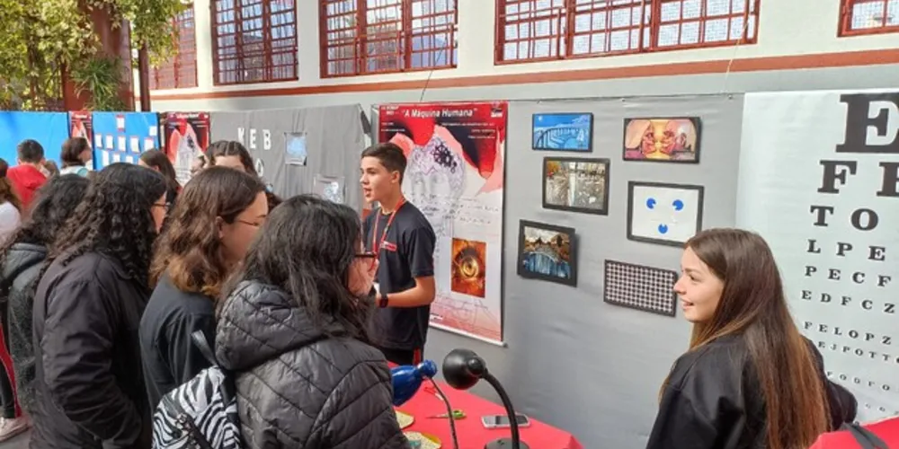 O evento, fruto do trabalho ao longo do ano de 2023, possibilitou a interação e troca de experiências entre os alunos e componentes da comunidade escolar
