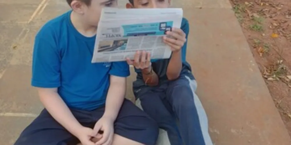 Parte da atividade consistiu na leitura e identificação dos elementos que compõem uma reportagem