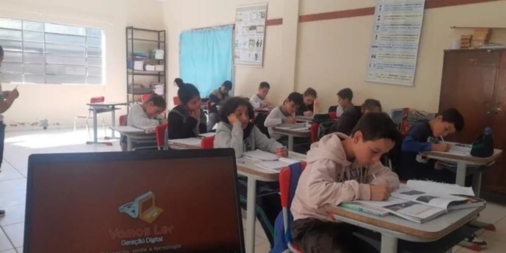 Alunos assistiram produção e puderam realizar atividades sobre o assunto