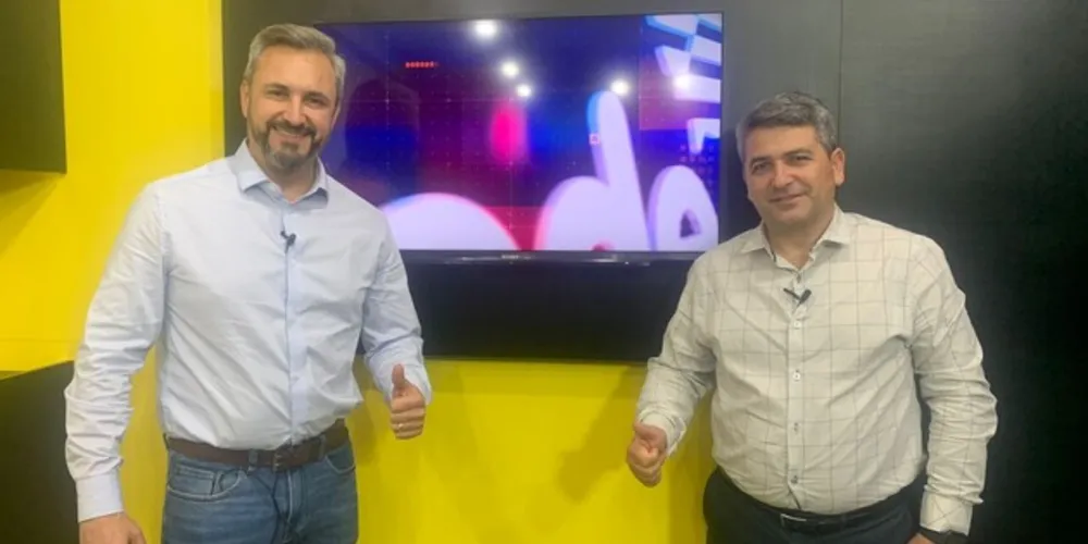 A esquerda deputado Fábio Oliveira e a direita vereador Pastor Ezequiel