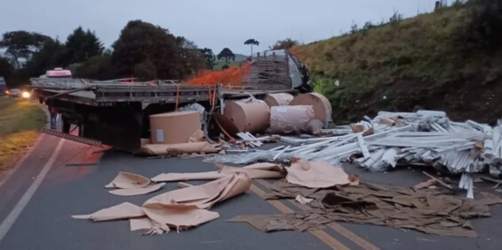 Colisão foi em trecho da PR-090 em Piraí do Sul