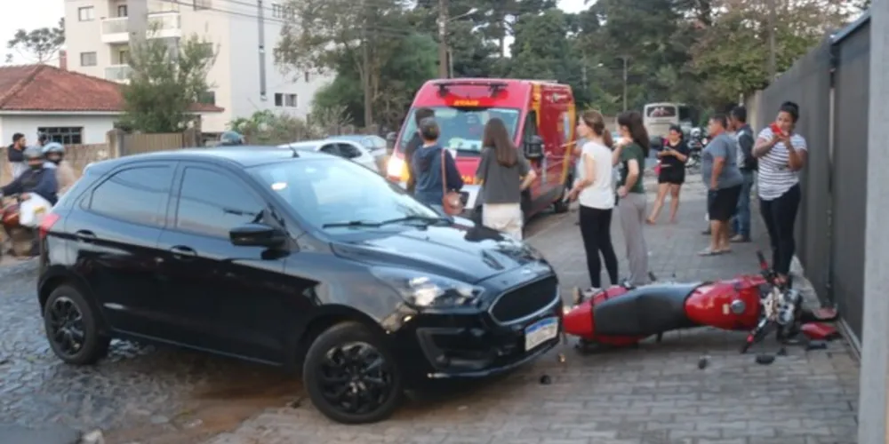 Sol ofuscou a visão do condutor do carro, que não viu o motociclista