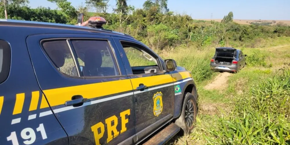 Imagem ilustrativa da imagem Suspeito abandona mulher grávida com 99 kg de maconha no PR