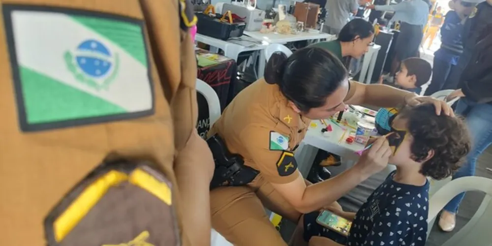 PG Memória: Exposição enfatiza contribuição das forças de segurança para o desenvolvimento local.