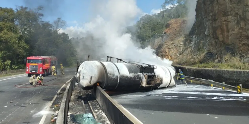 Acidente aconteceu no município de Tibagi, na região dos Campos Gerais, perto de meio-dia