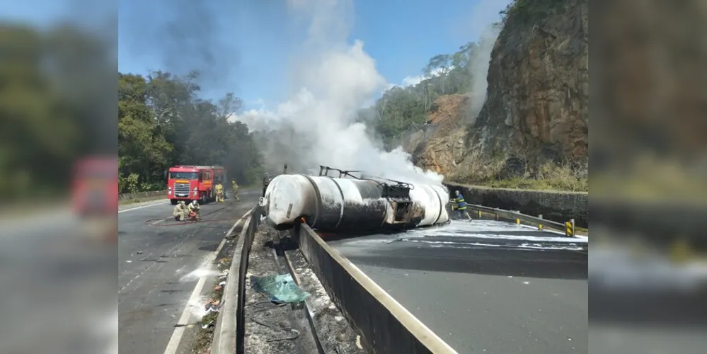 Acidente aconteceu no município de Tibagi, na região dos Campos Gerais, perto de meio-dia