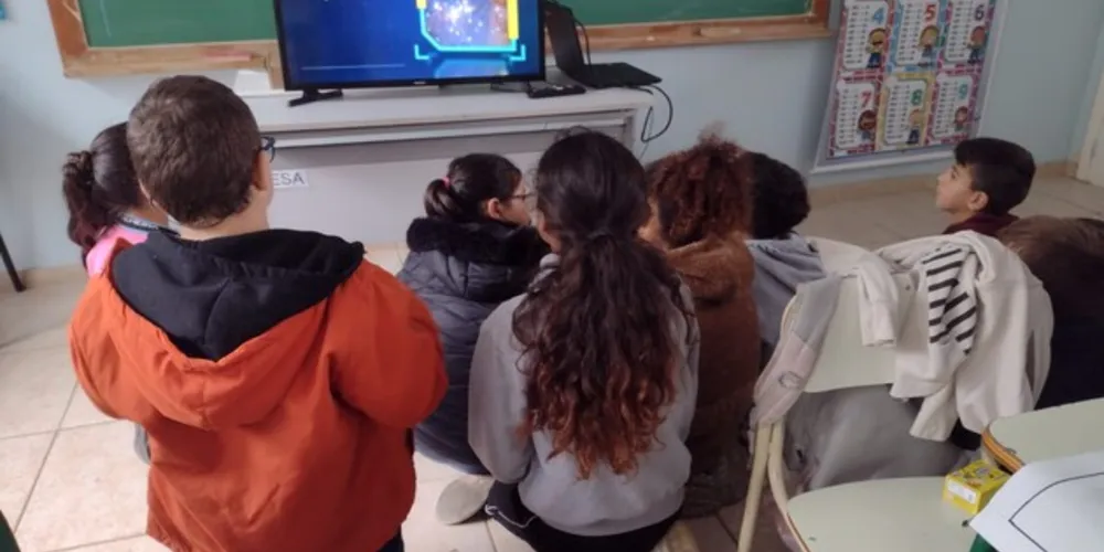 A atividade aliou o uso de mídias, interdisciplinaridade e confecção de cartazes