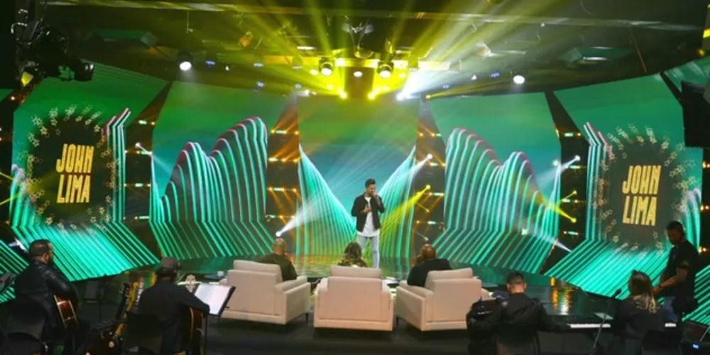 O cantor e compositor de Ponta Grossa, John Lima, durante a apresentação da composição “Apaixonado Por Jesus”, na semifinal do VEM 2023