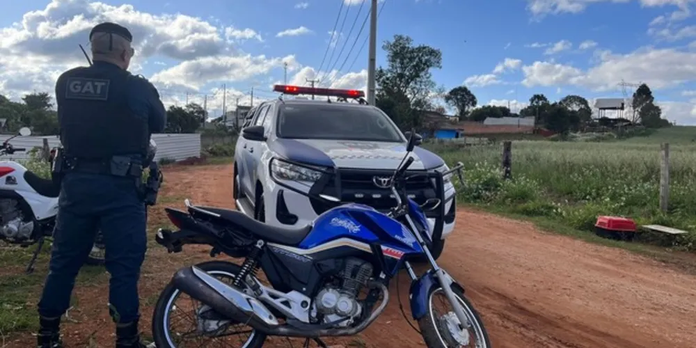 A moto foi furtada neste domingo (27)