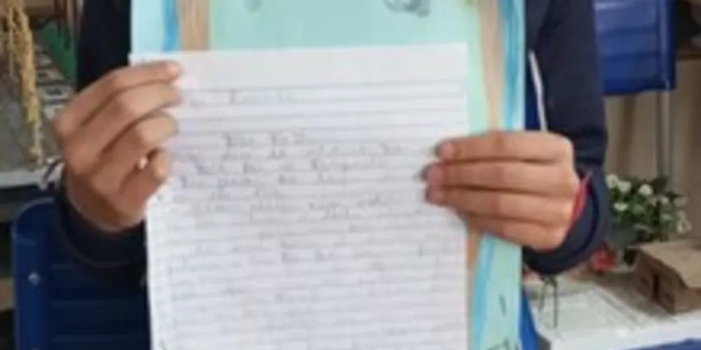 O aluno Bernardo realizou a produção de texto sobre o passeio no lago de Olarias e uma maquete do Buraco do Padre