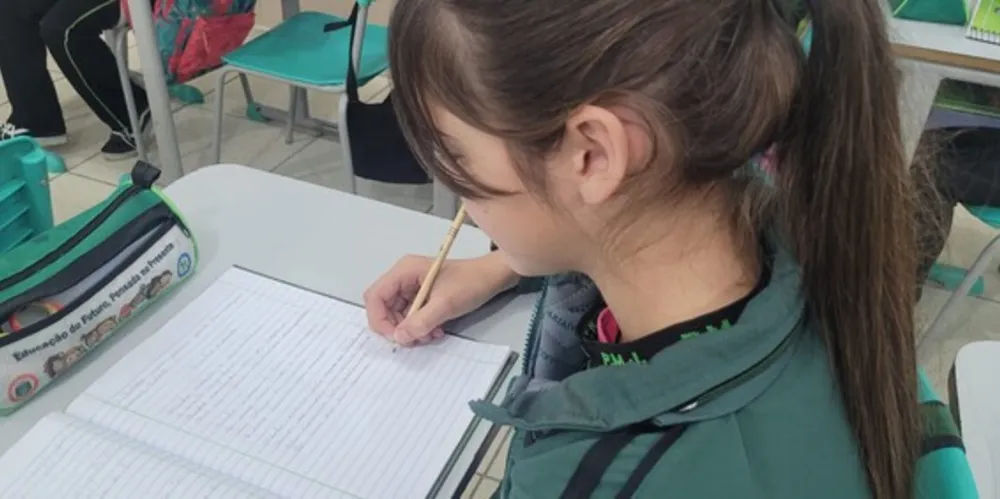 Trabalho teve amplo apelo, com elaboração de acrósticos, poesias e desenhos