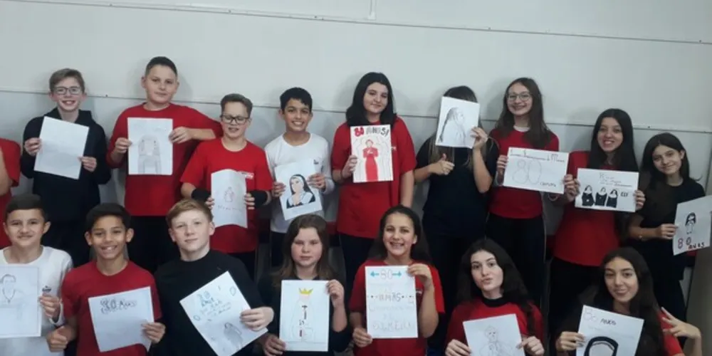 A turma realizou trabalhos envolvendo histórias que surgiram no colégio