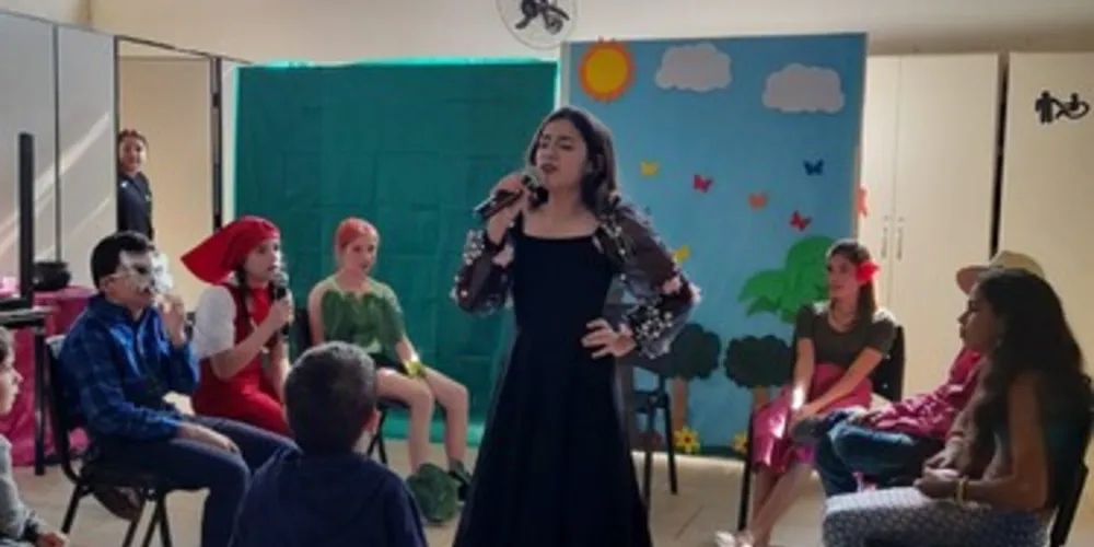 A apresentação contou com muita animação dos alunos, transmitindo aprendizados e diversão