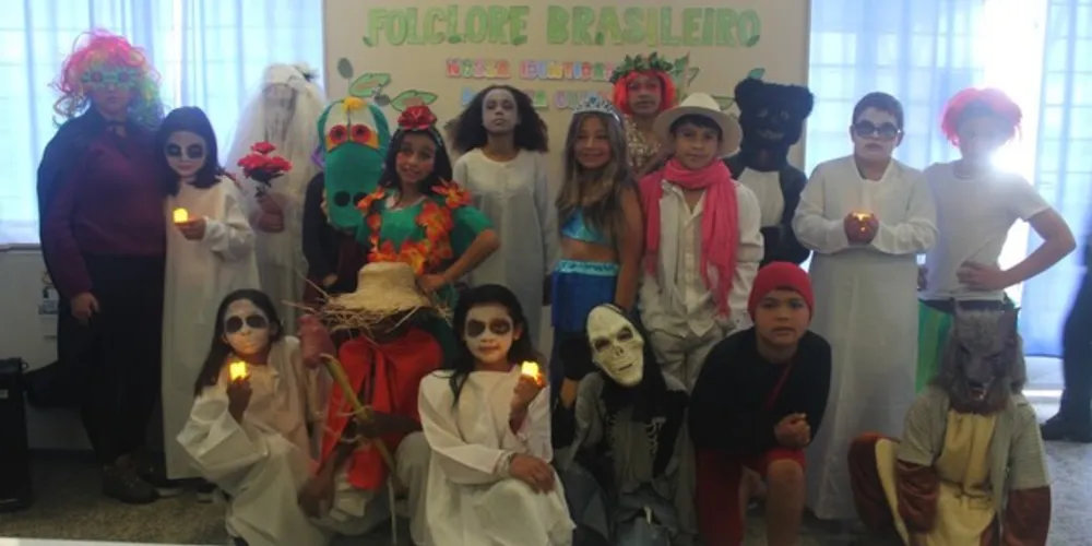 As atividades envolveram estudos teóricos, contações de lendas e uma apresentação com os alunos caracterizados de personagens