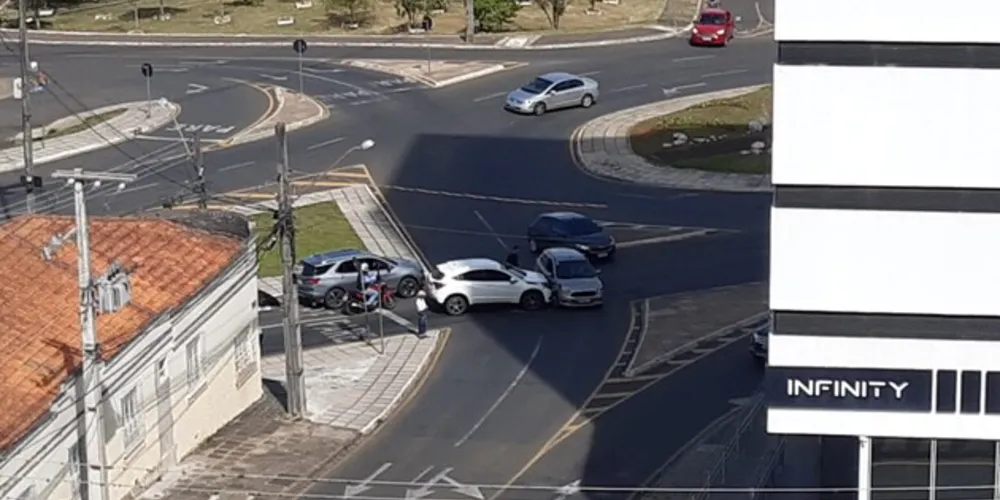 Batida  na avenida Silva Jardim foi por volta das 14h45