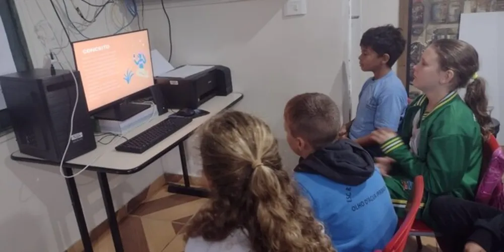 Os alunos assistiram ao conteúdo do projeto Vamos Ler, elaboraram desenhos sobre as lendas e realizaram apresentações para as demais turmas da escola