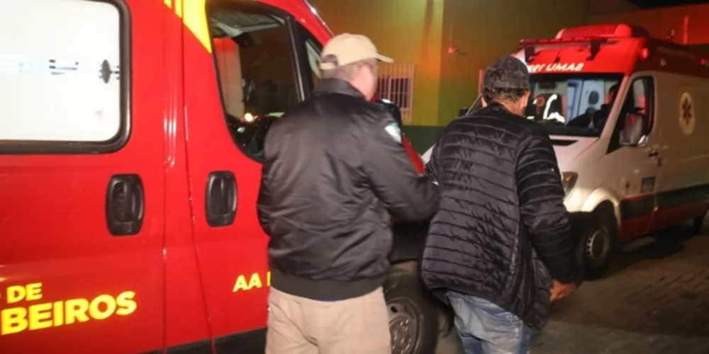 A vítima relatou que estava passado em frente ao bar, quando foi surpreendido pelo autor do golpe, que fugiu logo em seguida