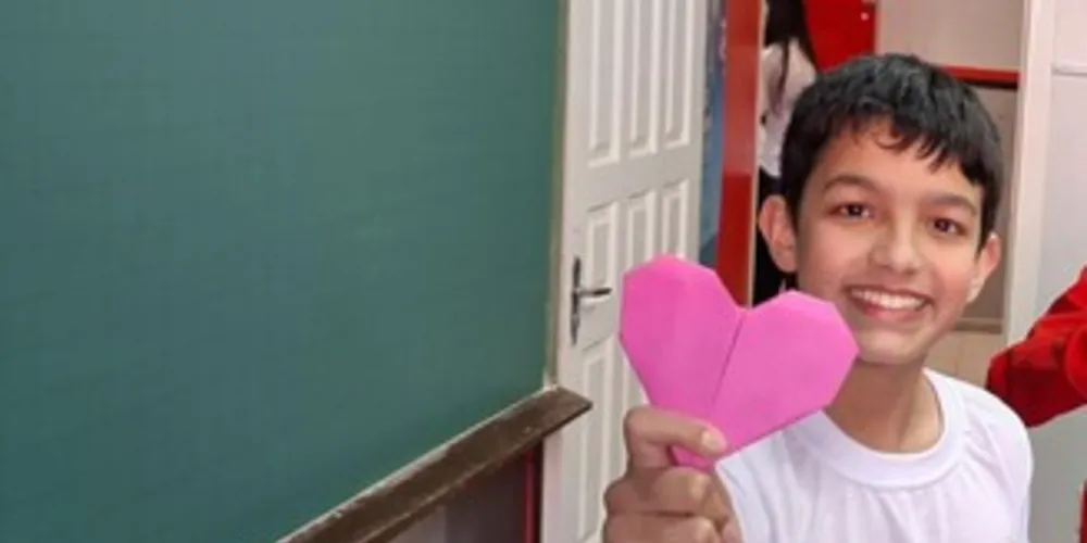 A turma realizou uma roda de conversa sobre o assunto e uma dinâmica que consistiu na entrega de dobraduras com mensagens de empatia