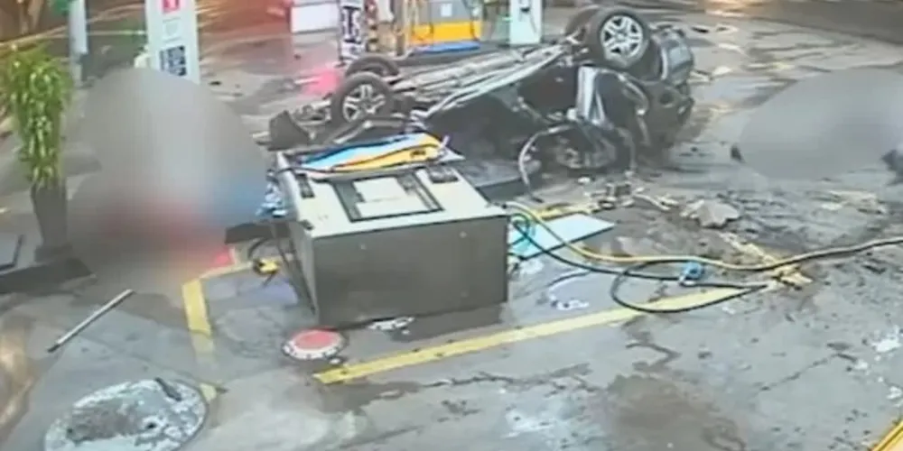 O motorista do VW Golf, um homem de 28 anos, foi preso em flagrante por homicídio culposo e lesão corporal culposa, ambos na direção de veículo automotor