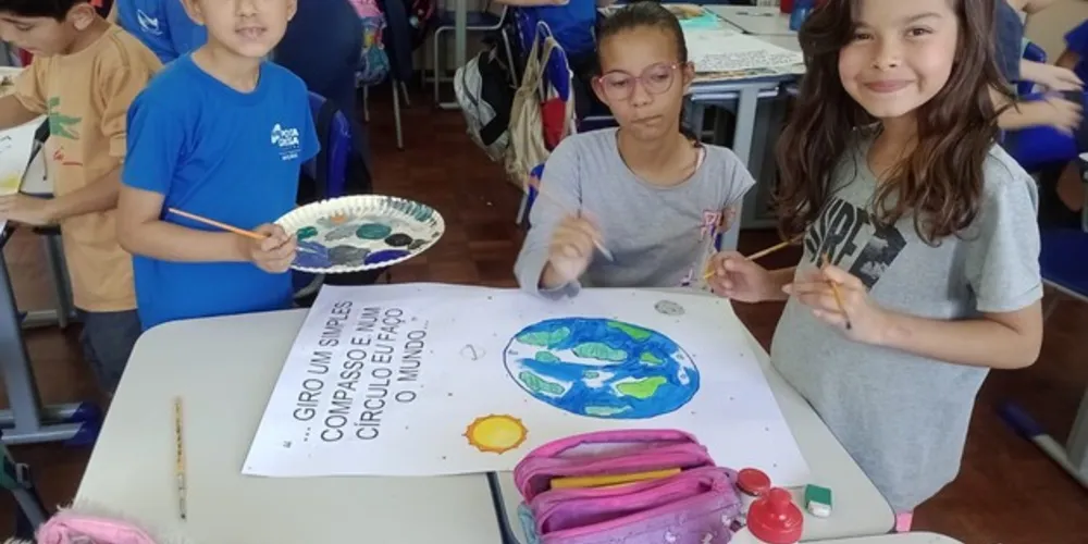 Durante as atividades, os alunos confeccionaram cartazes e ilustrações baseados na obra de Vinícius de Moraes